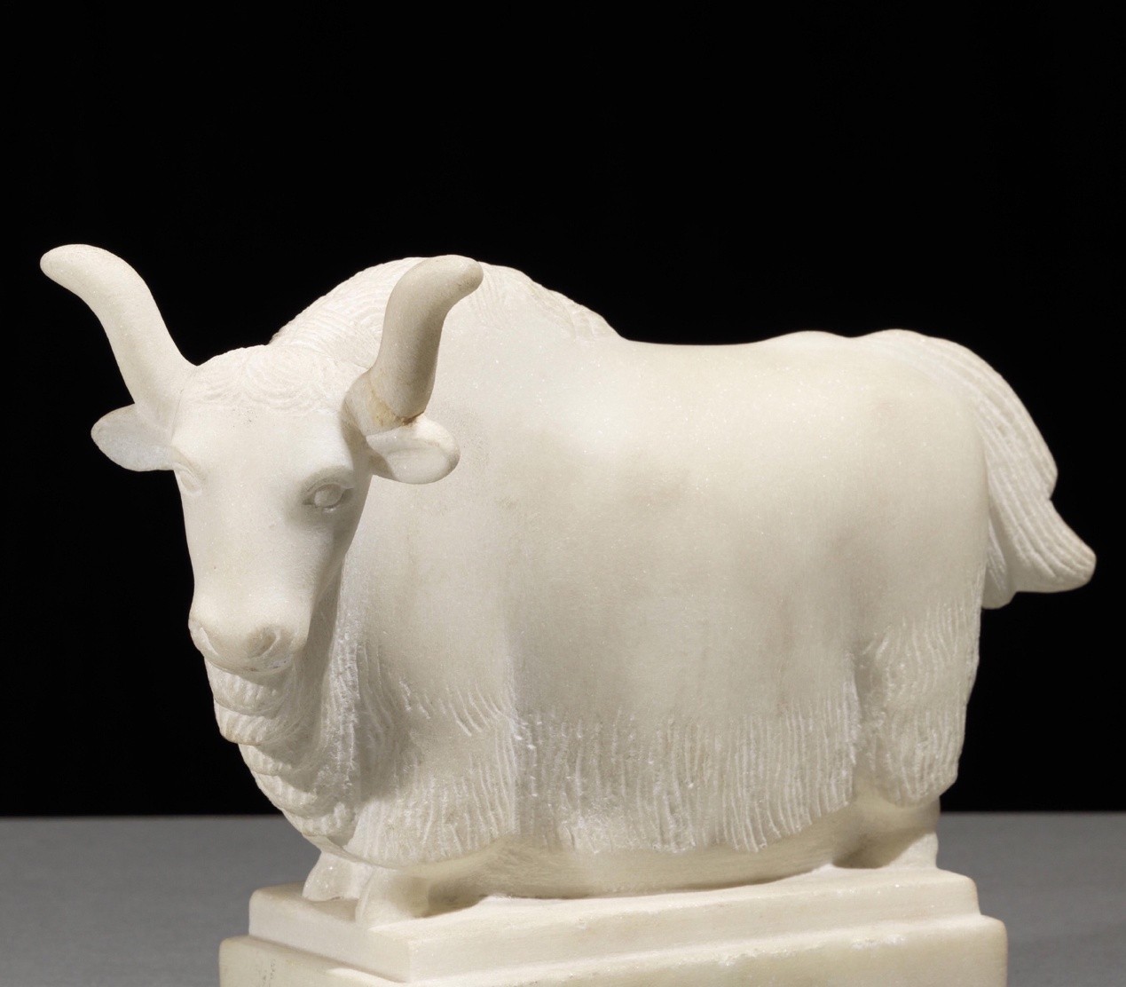 <h2>牦牛</h2><p>作者：刘开渠</p><p>创作年代：1960年</p><p>规格：19.5cm×10cm×26cm</p><p>品类：雕塑</p>